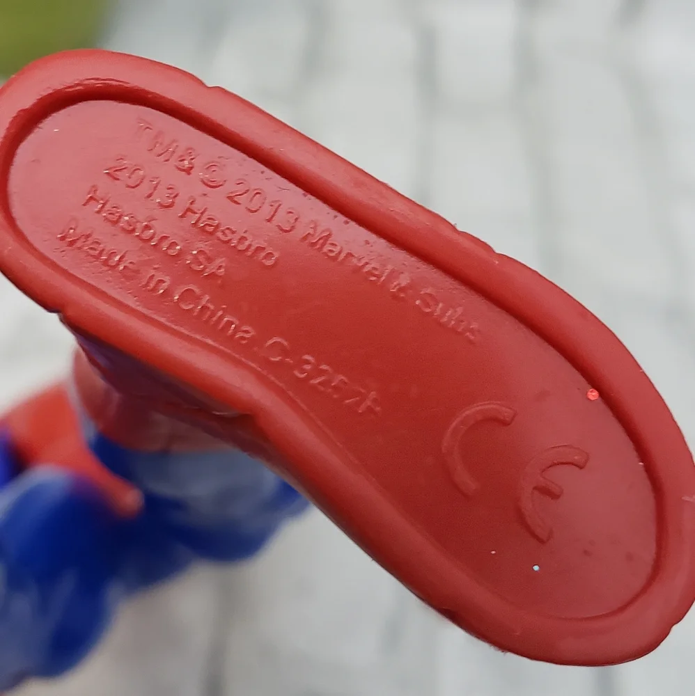 2014 Marvel Hasbro Spiderman Action Figure - Picture 8 of 9